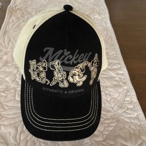 Authentic Disney Parks Mickey Mouse cap adult size